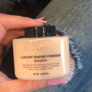 Makeup revolution banana powder